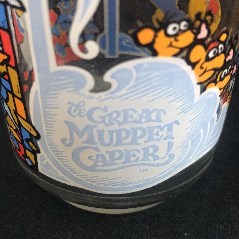 Miss Piggy “The Great Muppet Caper” Vintage McDonalds Drinking Glass - Picture 2 of 4